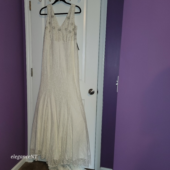 Torrid Ivory Lace Beaded Sleeveless Mermaid Wedding Dress with Train Sz: 14 NWT - Picture 9 of 16